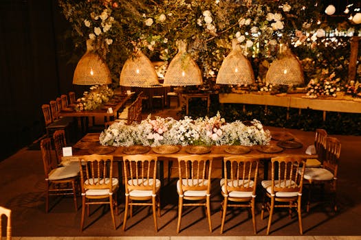 restaurant layout with flexible table arrangements